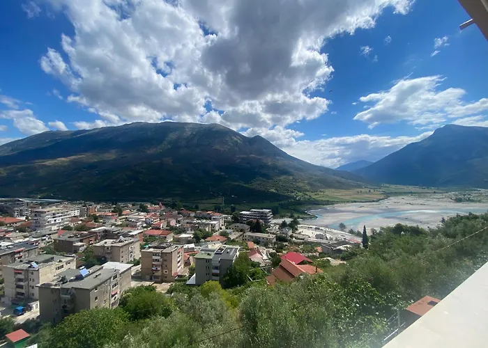 民宿 Permbi Tepelene