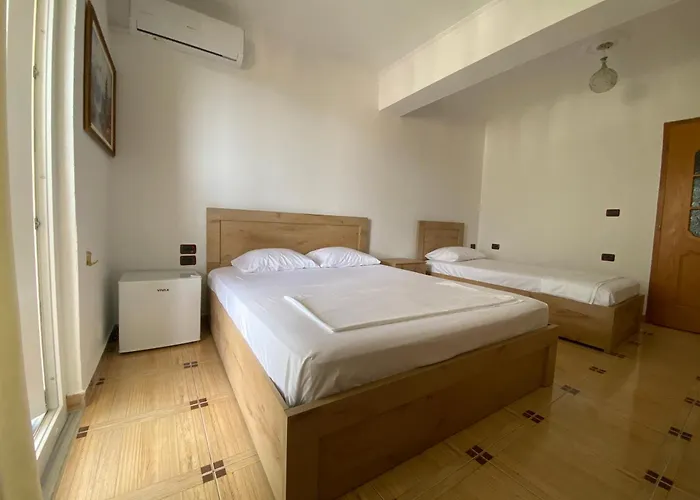 民宿 Permbi Tepelene